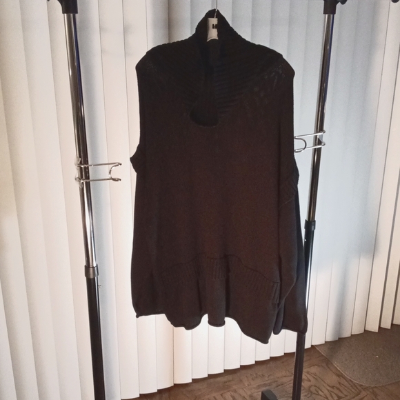 Black Nitty Sweater - Picture 3 of 9